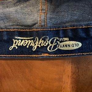 Old Navy Jeans - Old Navy Boyfriend denim capris size 10 Old Navy Jeans - Old Navy Boyfriend denim capris size 10